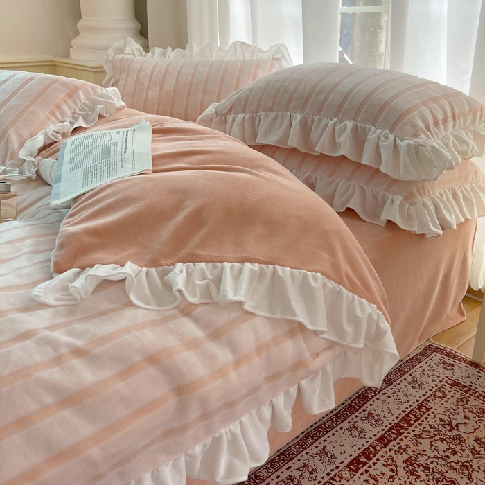 91家纺网 家纺一手货源 找家纺 三朵家纺 2025新款3D立体加厚雕花绒牛奶绒花边款四件套 花边宽条-玉色