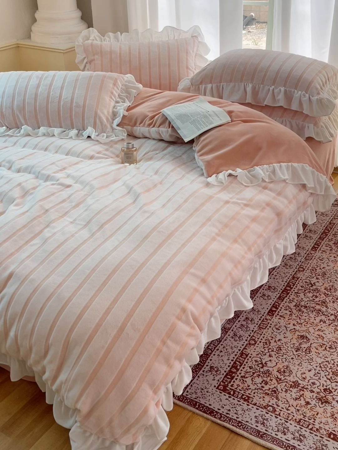 91家纺网 家纺一手货源 找家纺 三朵家纺 2025新款3D立体加厚雕花绒牛奶绒花边款四件套 花边宽条-玉色