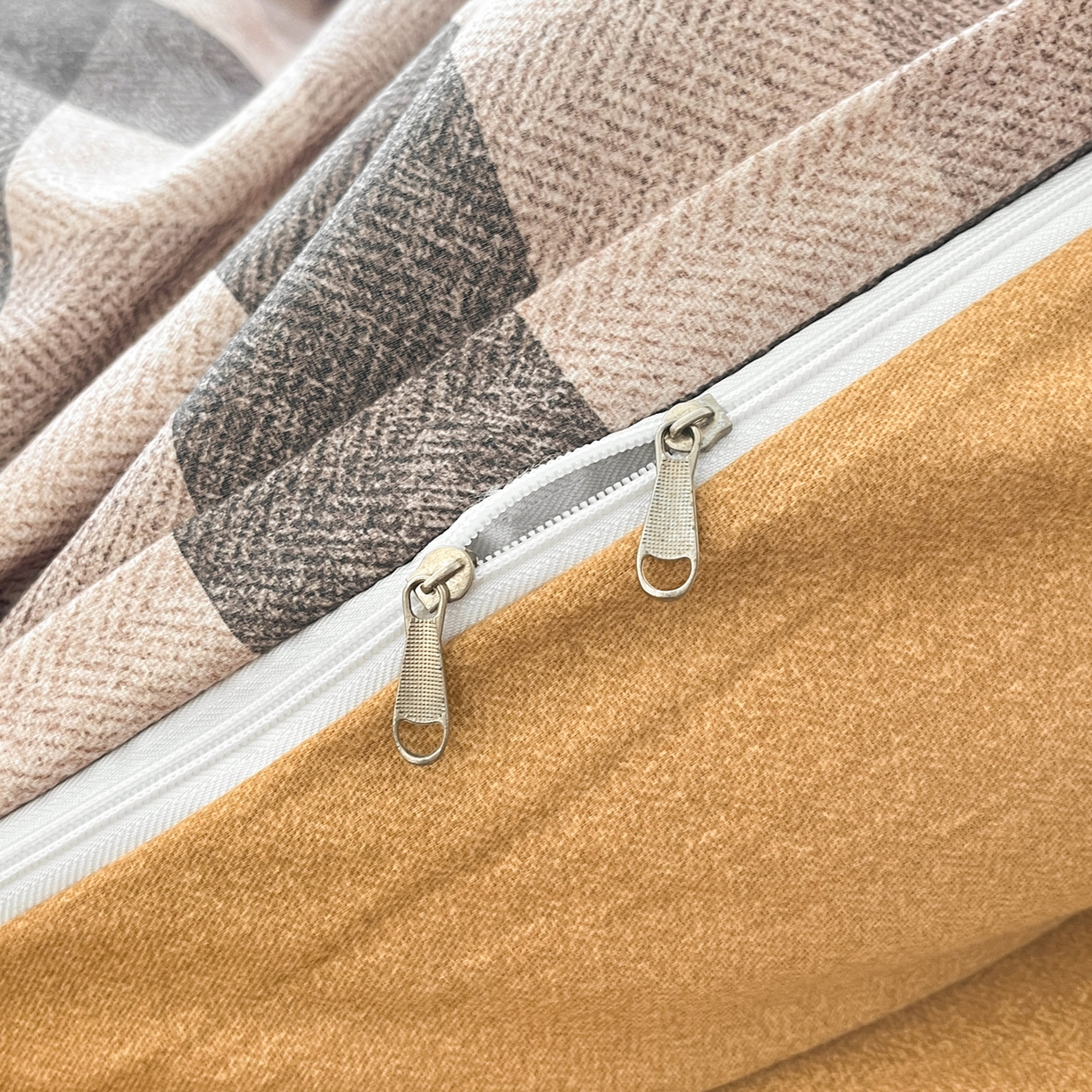 91家纺网 家纺一手货源 找家纺 小叮当家纺仓储工厂店 2025新款提供买家秀爆款花型不断货亲肤舒适原棉加厚磨毛四件套 朗格-咖