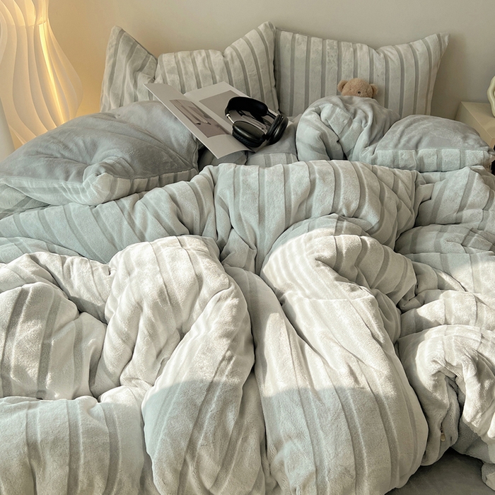 91家纺网 家纺一手货源 找家纺 三朵家纺 2025新款3D立体加厚雕花绒牛奶绒四件套-米兰系列 米兰-灰