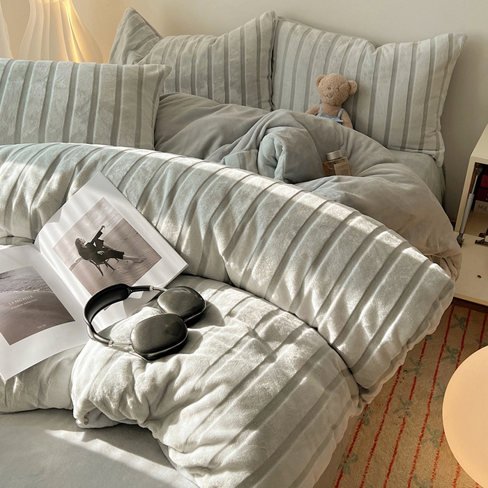 91家纺网 家纺一手货源 找家纺 三朵家纺 2025新款3D立体加厚雕花绒牛奶绒四件套-米兰系列 米兰-灰