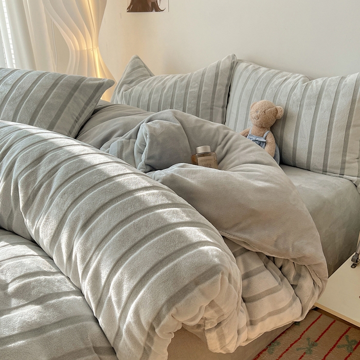 91家纺网 家纺一手货源 找家纺 三朵家纺 2025新款3D立体加厚雕花绒牛奶绒四件套-米兰系列 米兰-灰