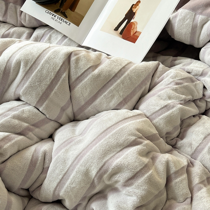 91家纺网 家纺一手货源 找家纺 三朵家纺 2025新款3D立体加厚雕花绒牛奶绒四件套-米兰系列 米兰-紫