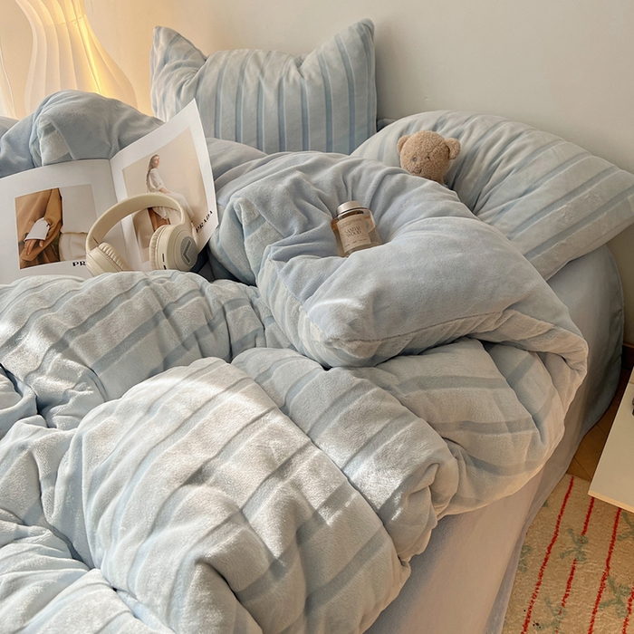 91家纺网 家纺一手货源 找家纺 三朵家纺 2025新款3D立体加厚雕花绒牛奶绒四件套-米兰系列 米兰-蓝