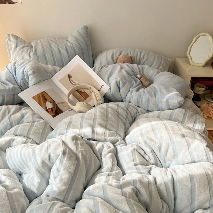 91家纺网 家纺一手货源 找家纺 三朵家纺 2025新款3D立体加厚雕花绒牛奶绒四件套-米兰系列 米兰-蓝