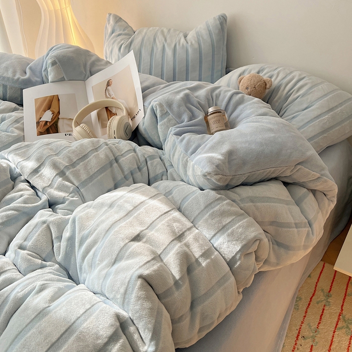 91家纺网 家纺一手货源 找家纺 三朵家纺 2025新款3D立体加厚雕花绒牛奶绒四件套-米兰系列 米兰-蓝