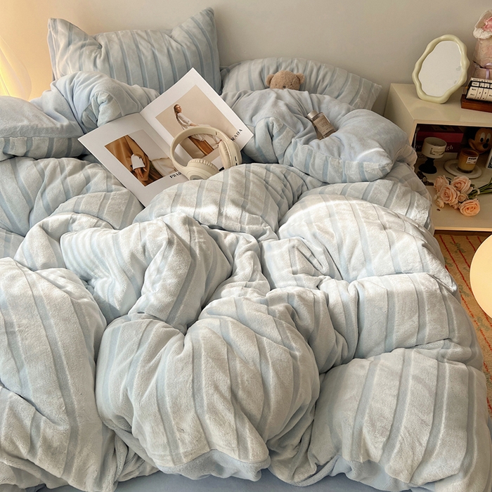 91家纺网 家纺一手货源 找家纺 三朵家纺 2025新款3D立体加厚雕花绒牛奶绒四件套-米兰系列 米兰-蓝