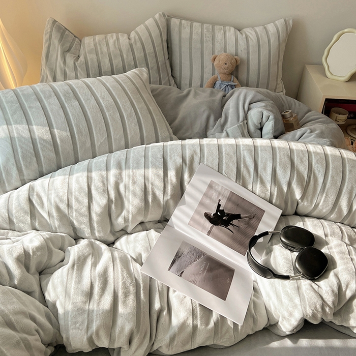 91家纺网 家纺一手货源 找家纺 三朵家纺 2025新款3D立体加厚雕花绒牛奶绒四件套-米兰系列 米兰-灰