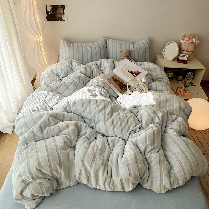 91家纺网 家纺一手货源 找家纺 三朵家纺 2025新款3D立体加厚雕花绒牛奶绒四件套-米兰系列 米兰-蓝