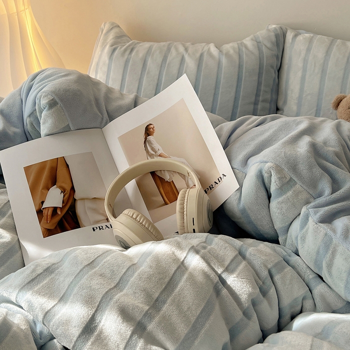 91家纺网 家纺一手货源 找家纺 三朵家纺 2025新款3D立体加厚雕花绒牛奶绒四件套-米兰系列 米兰-蓝