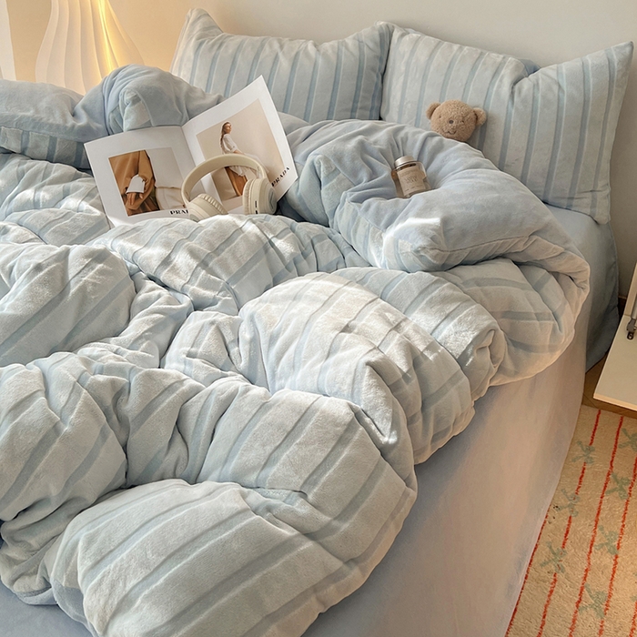 91家纺网 家纺一手货源 找家纺 三朵家纺 2025新款3D立体加厚雕花绒牛奶绒四件套-米兰系列 米兰-蓝