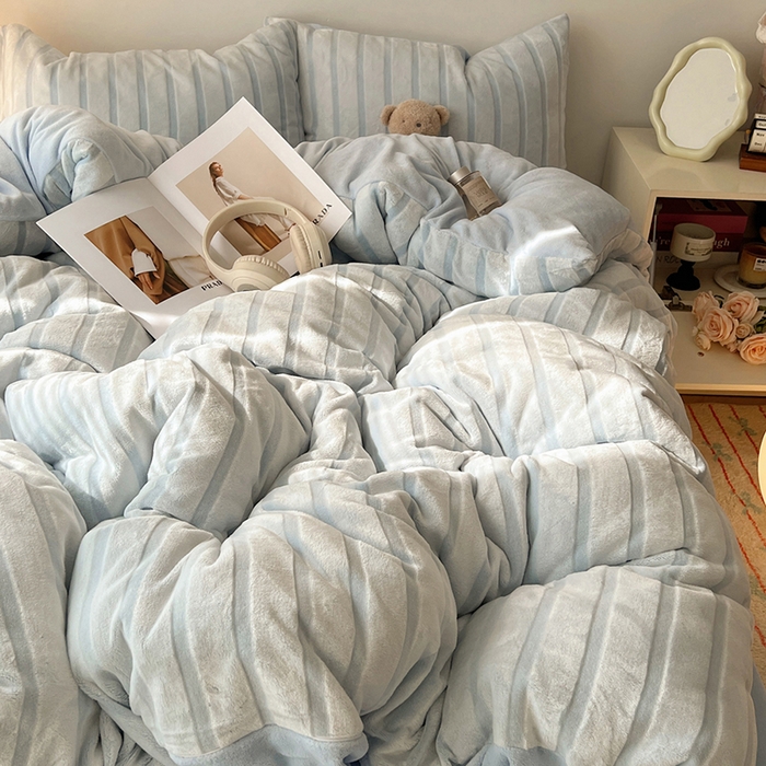 91家纺网 家纺一手货源 找家纺 三朵家纺 2025新款3D立体加厚雕花绒牛奶绒四件套-米兰系列 米兰-蓝