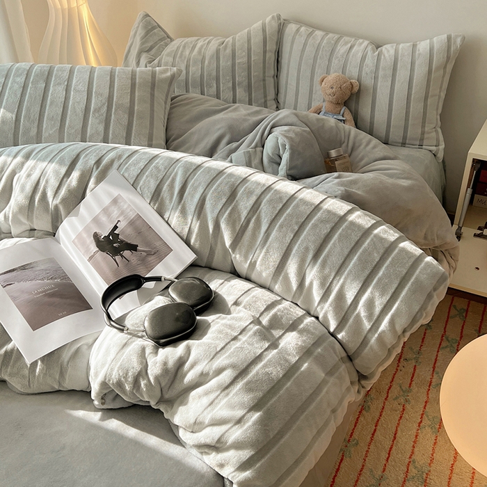 91家纺网 家纺一手货源 找家纺 三朵家纺 2025新款3D立体加厚雕花绒牛奶绒四件套-米兰系列 米兰-灰