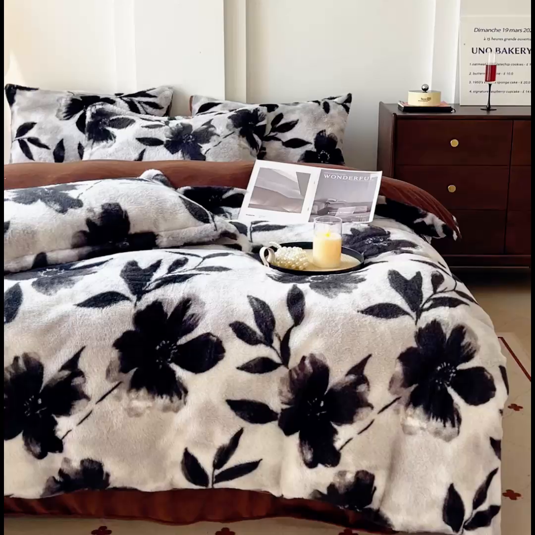 91家纺网 家纺一手货源 找家纺 梦纤绒 2025新款亲肤舒适兔毛印花牛奶绒保暖四件套一美拉德系塞西莉亚-灰