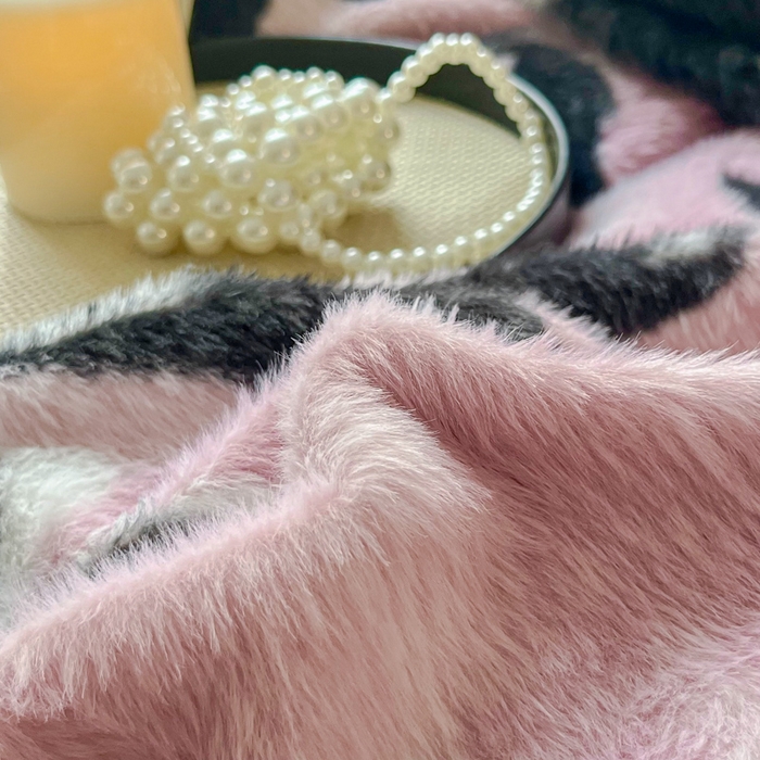 91家纺网 家纺一手货源 找家纺 梦纤绒 2025新款亲肤舒适兔毛印花牛奶绒保暖四件套一美拉德系塞西莉亚-紫