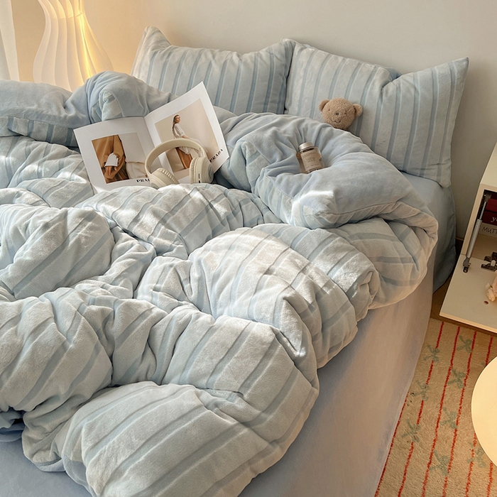 91家纺网 家纺一手货源 找家纺 三朵家纺 2025新款3D立体加厚雕花绒牛奶绒四件套-米兰系列 米兰-蓝