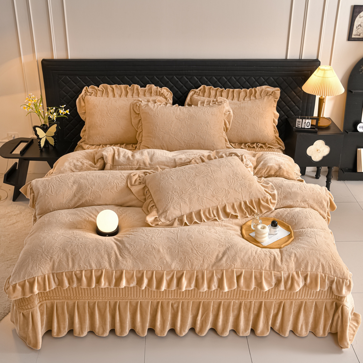 91家纺网 家纺一手货源 找家纺 （总）赫本家纺  2025新款高克重纯色花边款雕花绒床盖款四件套