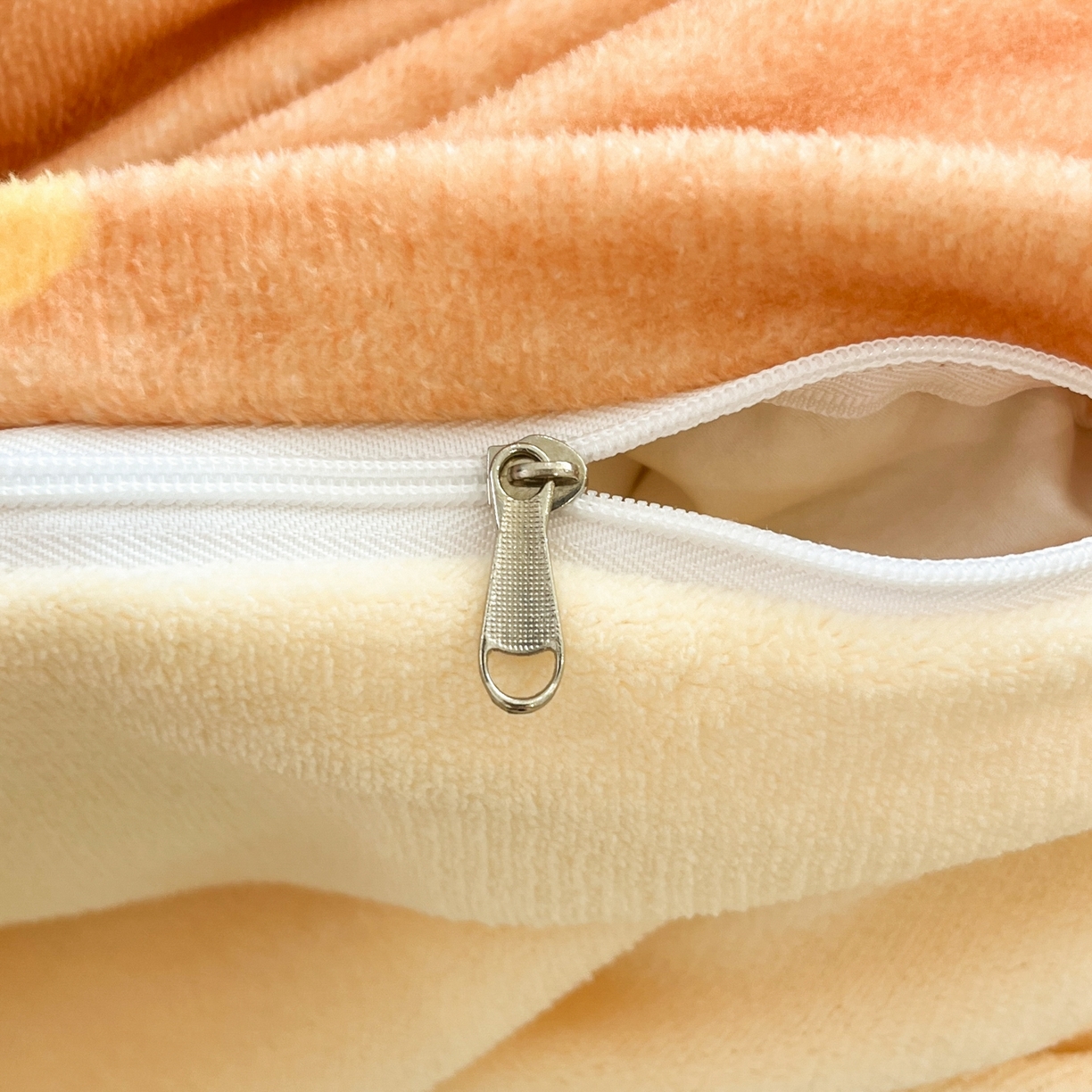 91家纺网 家纺一手货源 找家纺 桃子家居 2025新款A类正版宝可梦授权皮卡丘大版卡通平网数码印花加厚高克重牛奶绒四件套 绒小版-开心喷火龙