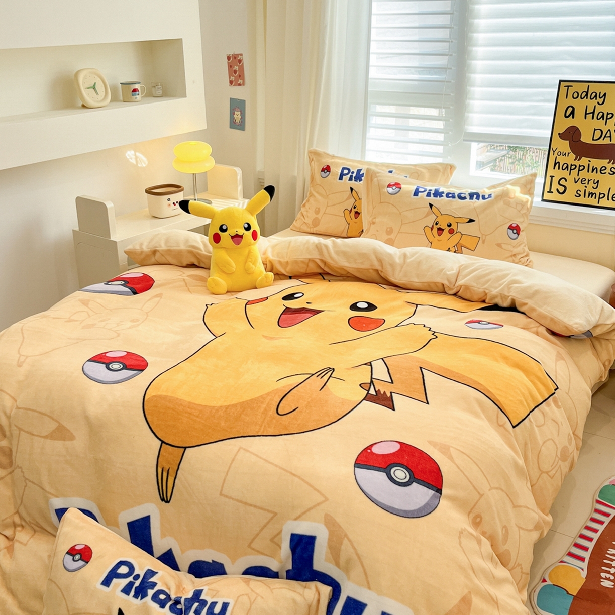 91家纺网 家纺一手货源 找家纺 桃子家居 2025新款A类正版宝可梦授权皮卡丘大版卡通平网数码印花加厚高克重牛奶绒四件套 绒大阪套件-可爱皮卡丘