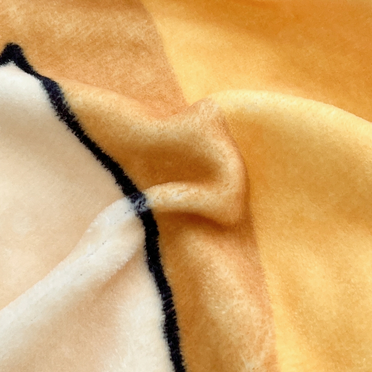 91家纺网 家纺一手货源 找家纺 桃子家居 2025新款A类正版宝可梦授权皮卡丘大版卡通平网数码印花加厚高克重牛奶绒四件套 绒大阪套件-可爱皮卡丘