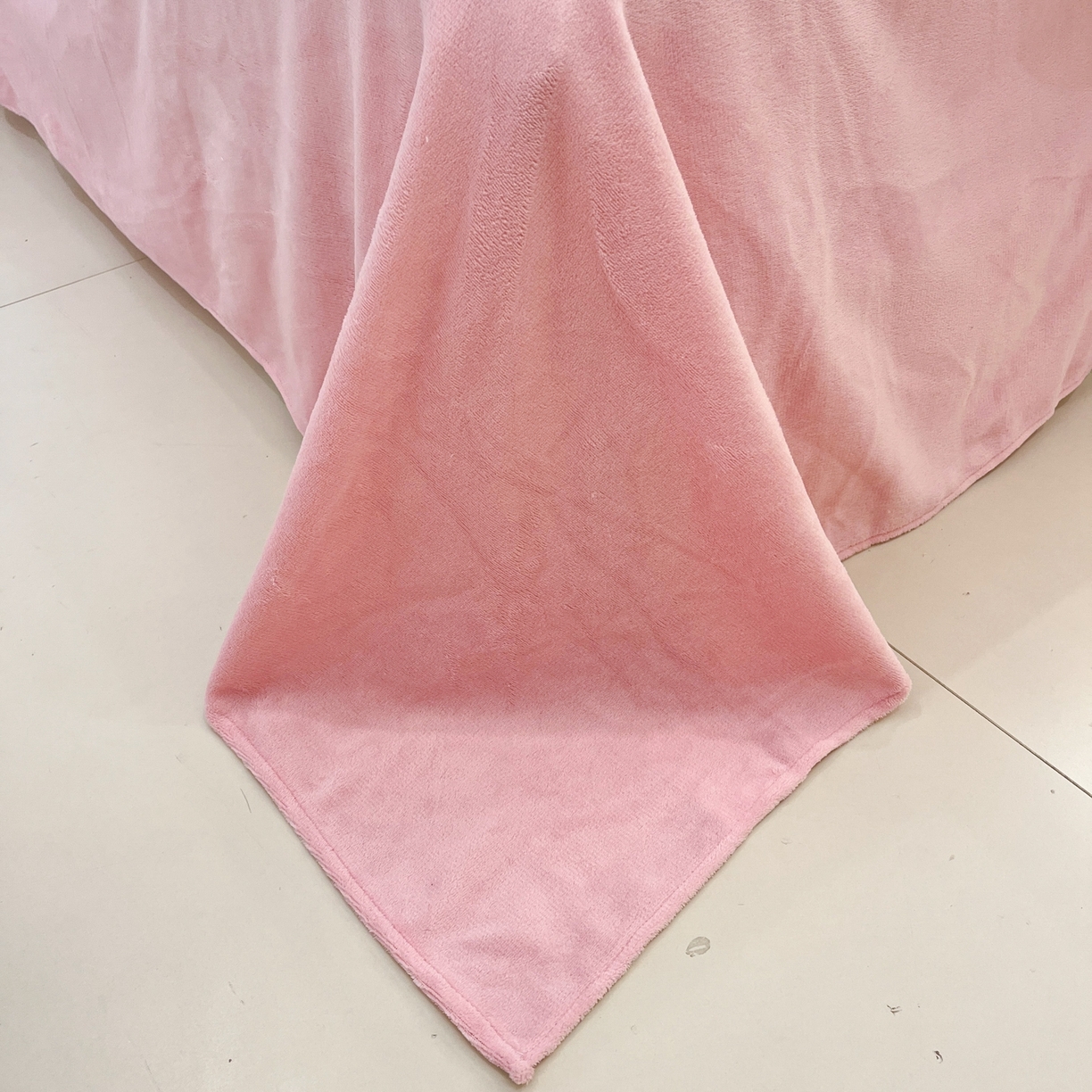 91家纺网 家纺一手货源 找家纺 桃子家居 2025新款A类正版宝可梦授权皮卡丘大版卡通平网数码印花加厚高克重牛奶绒四件套 绒小版-蝴蝶结胖丁