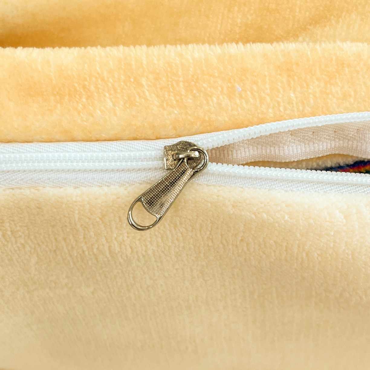 91家纺网 家纺一手货源 找家纺 桃子家居 2025新款A类正版宝可梦授权皮卡丘大版卡通平网数码印花加厚高克重牛奶绒四件套 绒大阪套件-俏皮皮卡丘