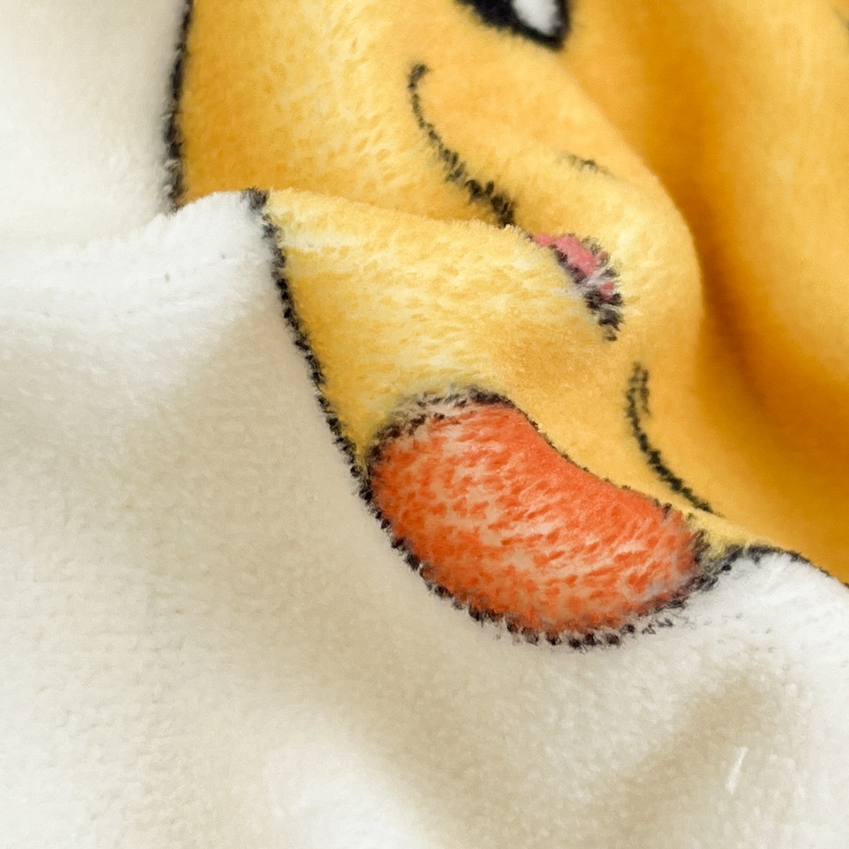 91家纺网 家纺一手货源 找家纺 桃子家居 2025新款A类正版宝可梦授权皮卡丘大版卡通平网数码印花加厚高克重牛奶绒四件套 绒小版-搞怪皮卡丘