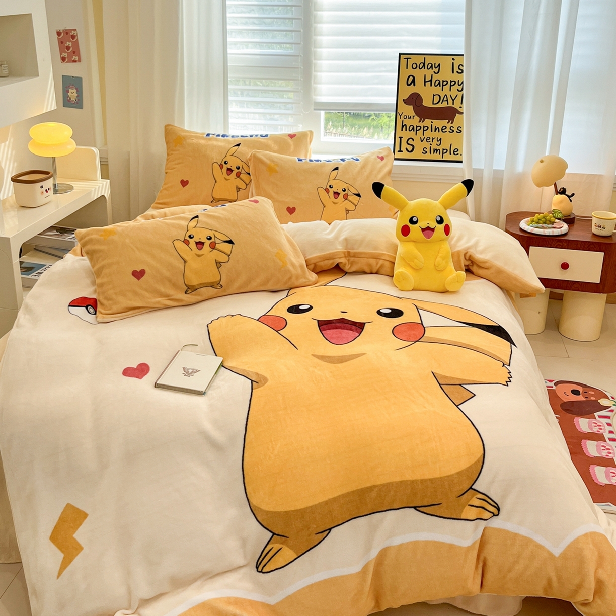 91家纺网 家纺一手货源 找家纺 桃子家居 2025新款A类正版宝可梦授权皮卡丘大版卡通平网数码印花加厚高克重牛奶绒四件套 绒大版套件-爱心皮卡丘