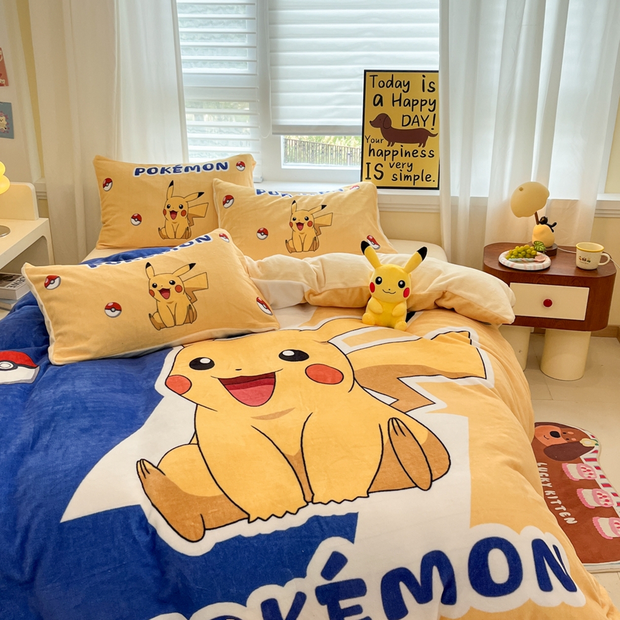 91家纺网 家纺一手货源 找家纺 桃子家居 2025新款A类正版宝可梦授权皮卡丘大版卡通平网数码印花加厚高克重牛奶绒四件套 绒大阪套件-俏皮皮卡丘