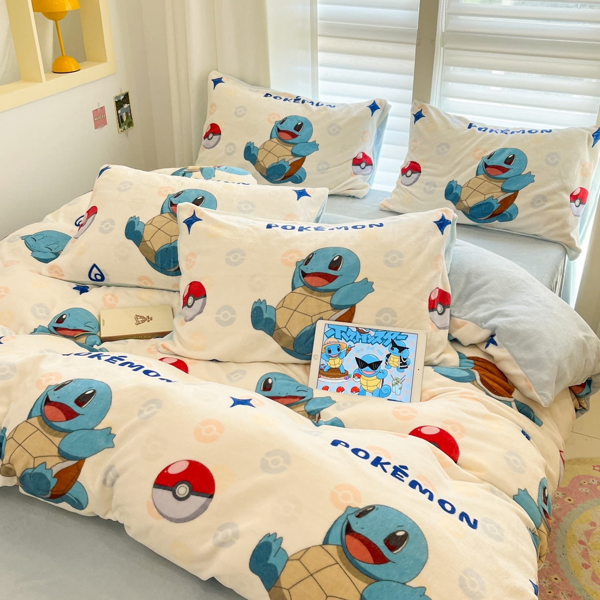 91家纺网 家纺一手货源 找家纺 桃子家居 2025新款A类正版宝可梦授权皮卡丘大版卡通平网数码印花加厚高克重牛奶绒四件套 绒小版-欢乐杰尼龟