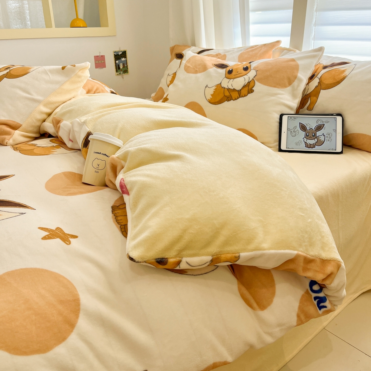 91家纺网 家纺一手货源 找家纺 桃子家居 2025新款A类正版宝可梦授权皮卡丘大版卡通平网数码印花加厚高克重牛奶绒四件套 绒小版-泡泡伊布