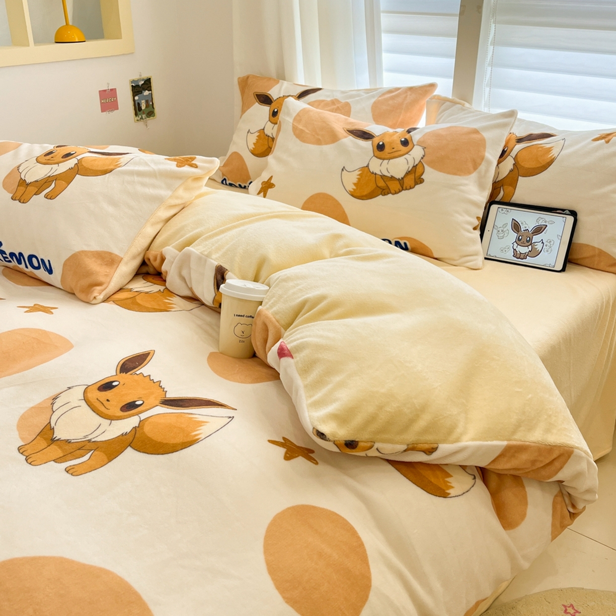 91家纺网 家纺一手货源 找家纺 桃子家居 2025新款A类正版宝可梦授权皮卡丘大版卡通平网数码印花加厚高克重牛奶绒四件套 绒小版-泡泡伊布