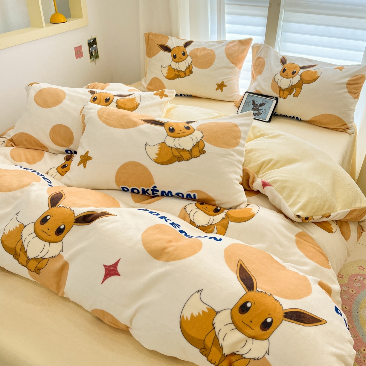 91家纺网 家纺一手货源 找家纺 桃子家居 2025新款A类正版宝可梦授权皮卡丘大版卡通平网数码印花加厚高克重牛奶绒四件套 绒小版-泡泡伊布