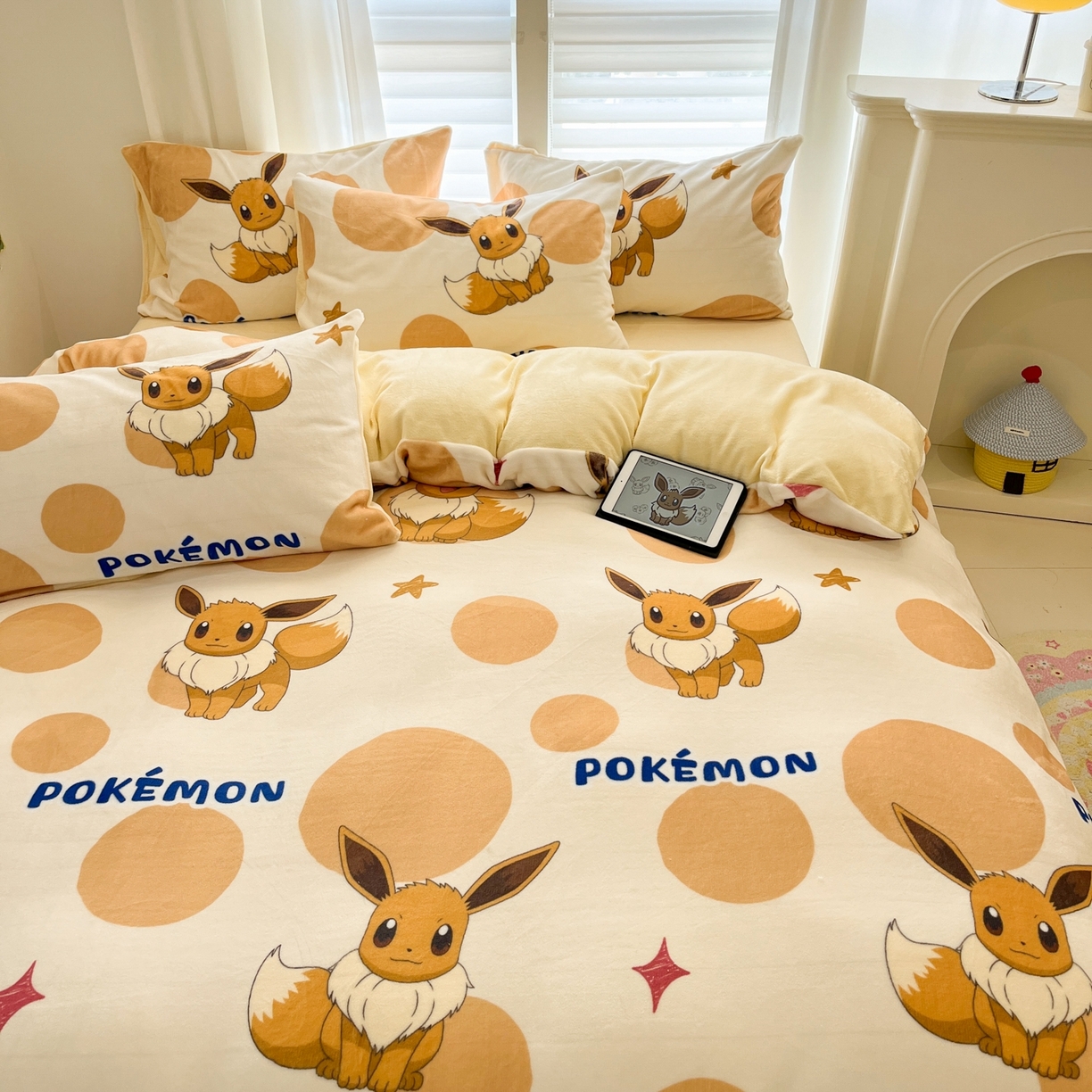 91家纺网 家纺一手货源 找家纺 桃子家居 2025新款A类正版宝可梦授权皮卡丘大版卡通平网数码印花加厚高克重牛奶绒四件套 绒小版-泡泡伊布