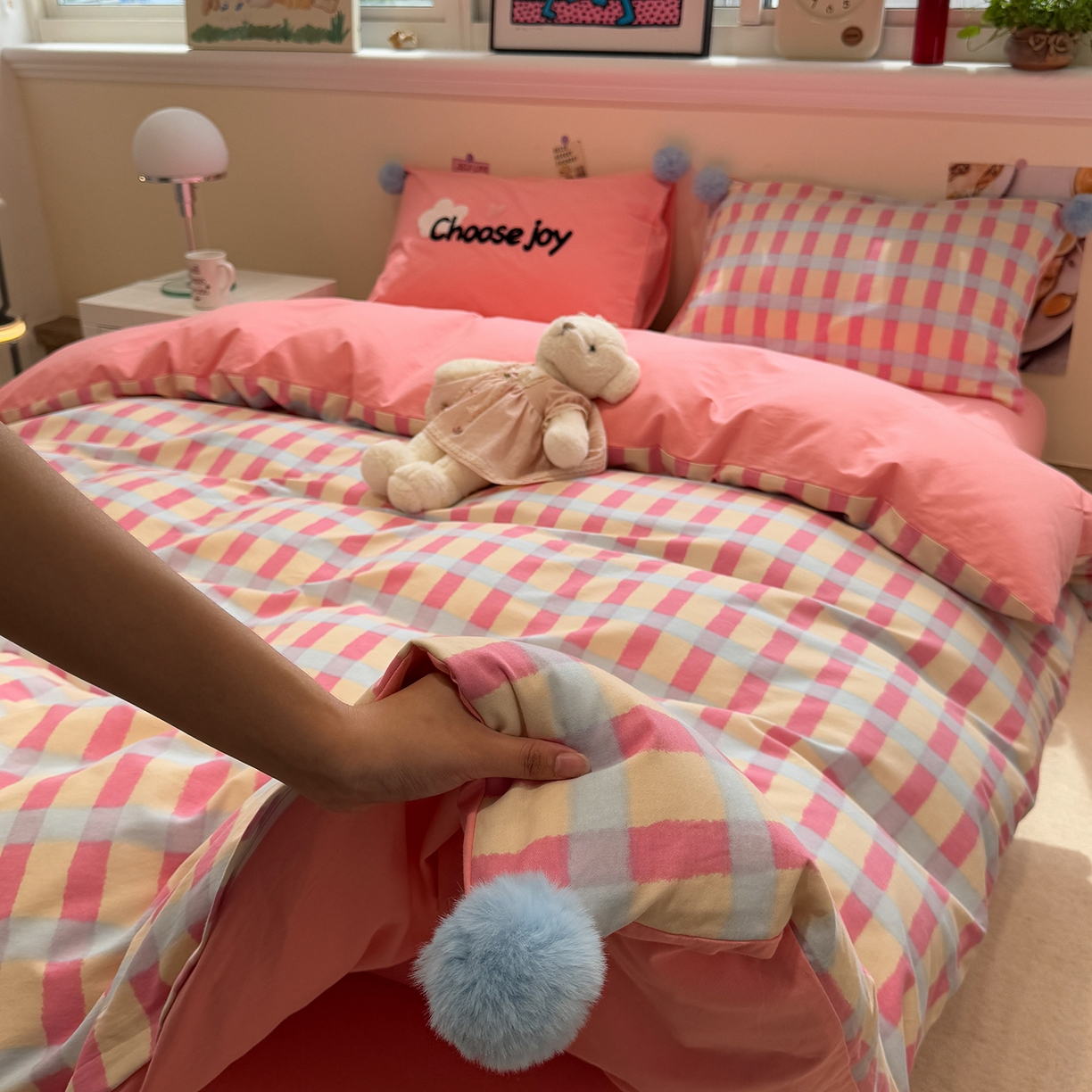 91家纺网 家纺一手货源 找家纺 呗旺鹿 2025新款全棉磨毛球球工艺款四件套 粉芭乐