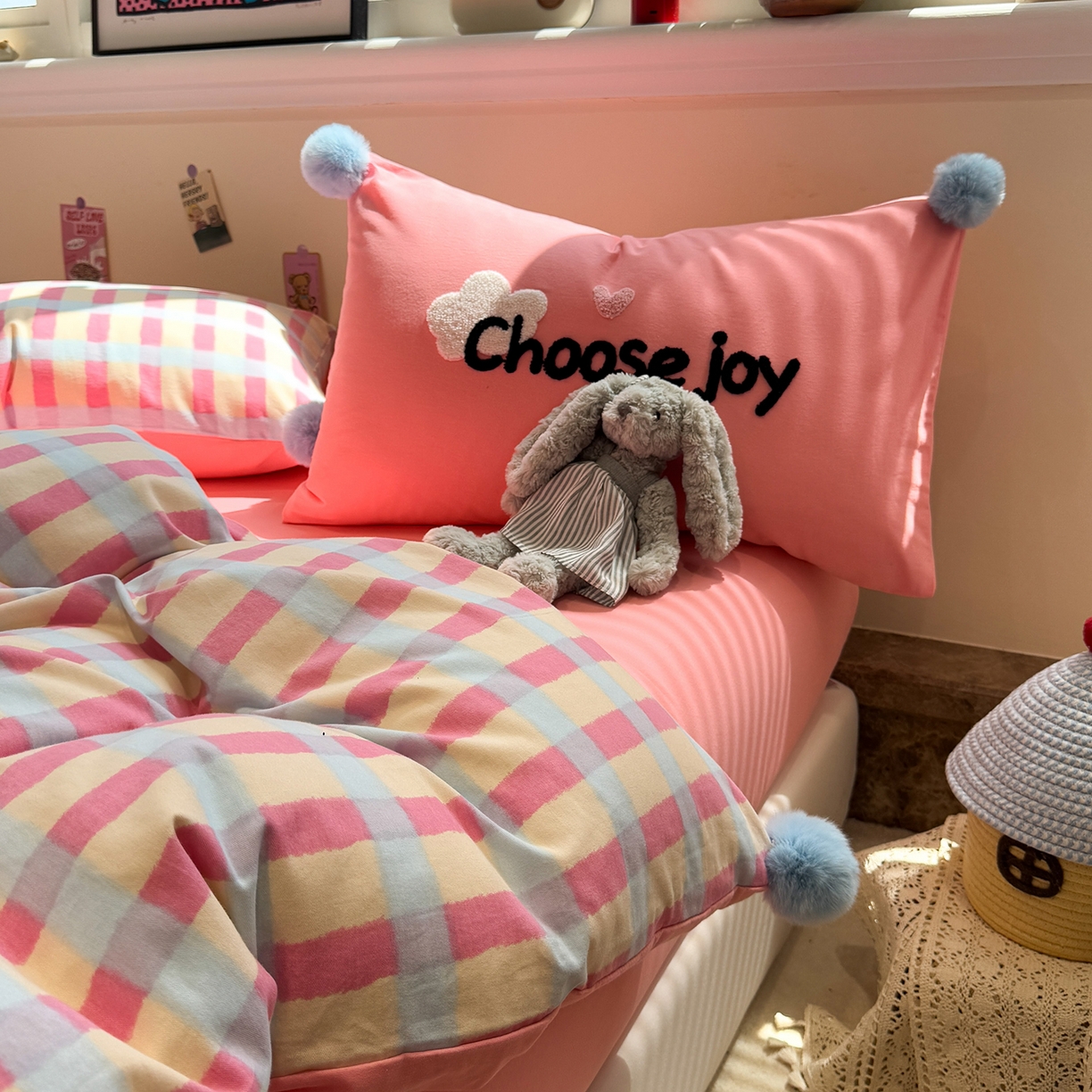 91家纺网 家纺一手货源 找家纺 呗旺鹿 2025新款全棉磨毛球球工艺款四件套 粉芭乐