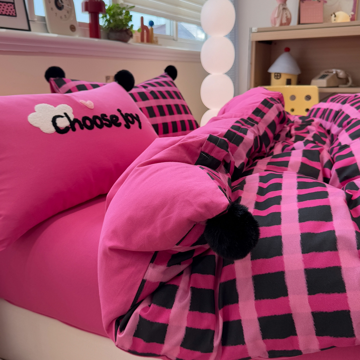 91家纺网 家纺一手货源 找家纺 呗旺鹿 2025新款全棉磨毛球球工艺款四件套 火龙果