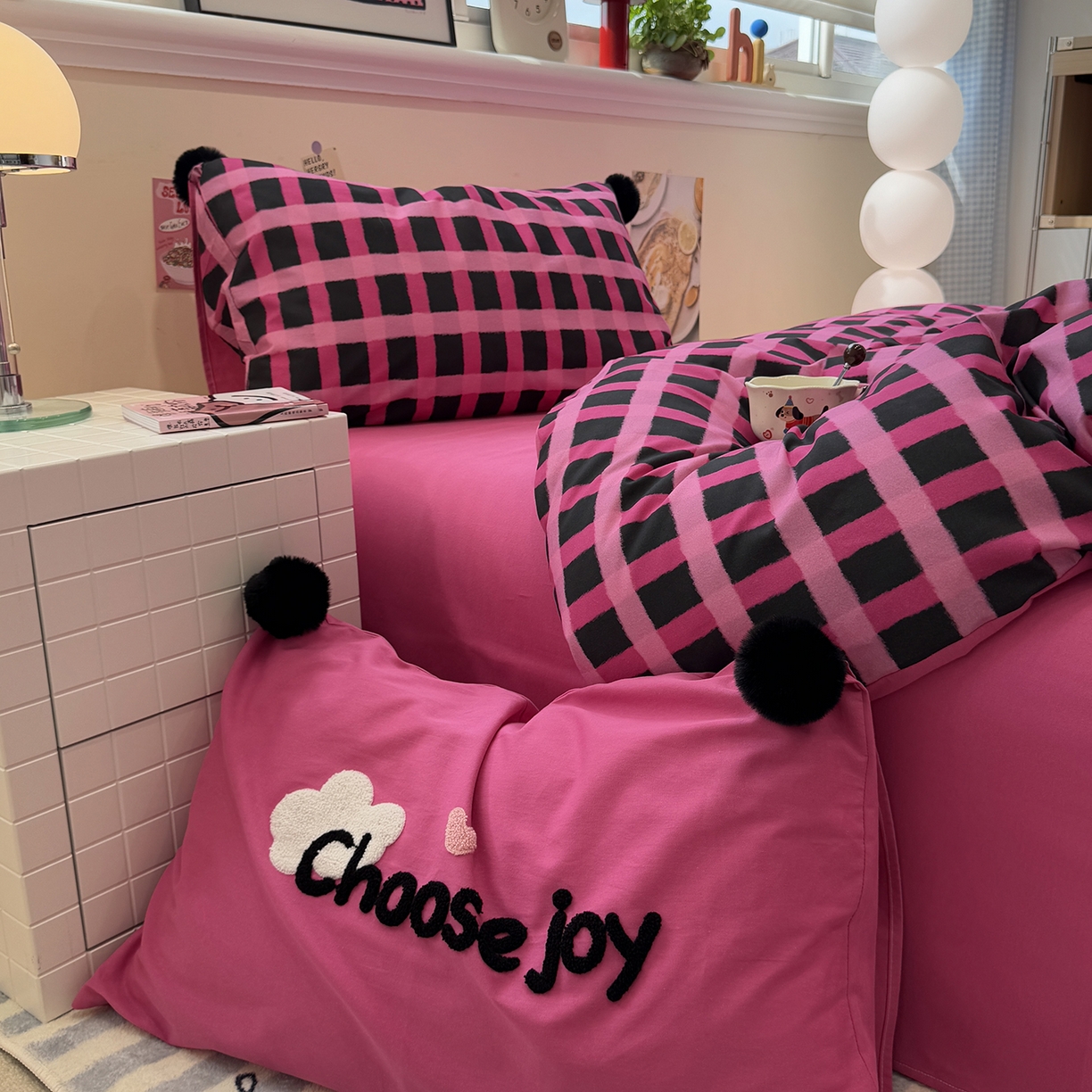 91家纺网 家纺一手货源 找家纺 呗旺鹿 2025新款全棉磨毛球球工艺款四件套 火龙果