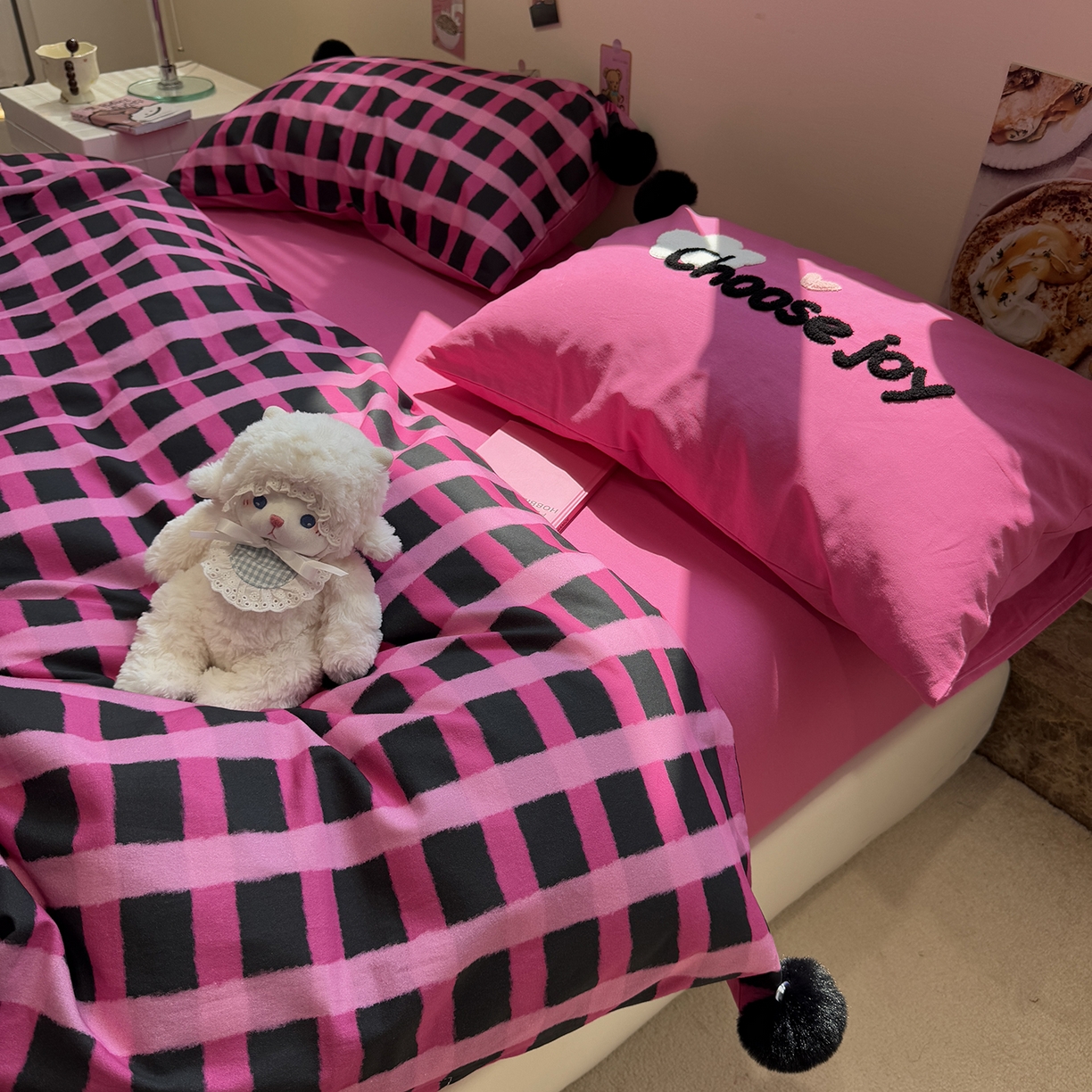 91家纺网 家纺一手货源 找家纺 呗旺鹿 2025新款全棉磨毛球球工艺款四件套 火龙果