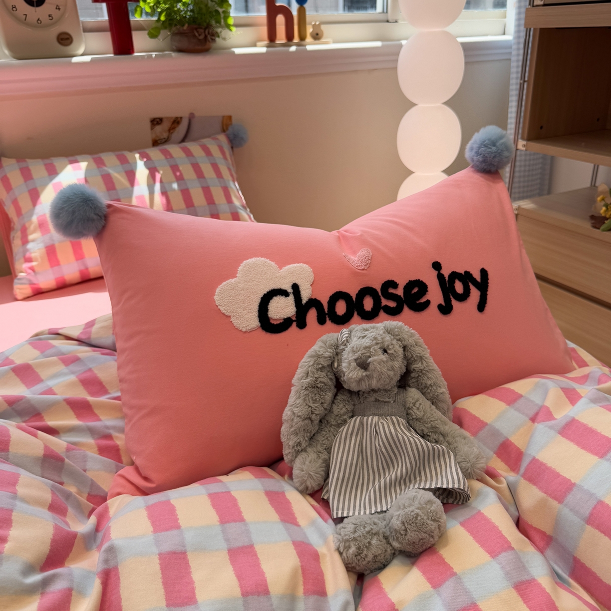 91家纺网 家纺一手货源 找家纺 呗旺鹿 2025新款全棉磨毛球球工艺款四件套 粉芭乐