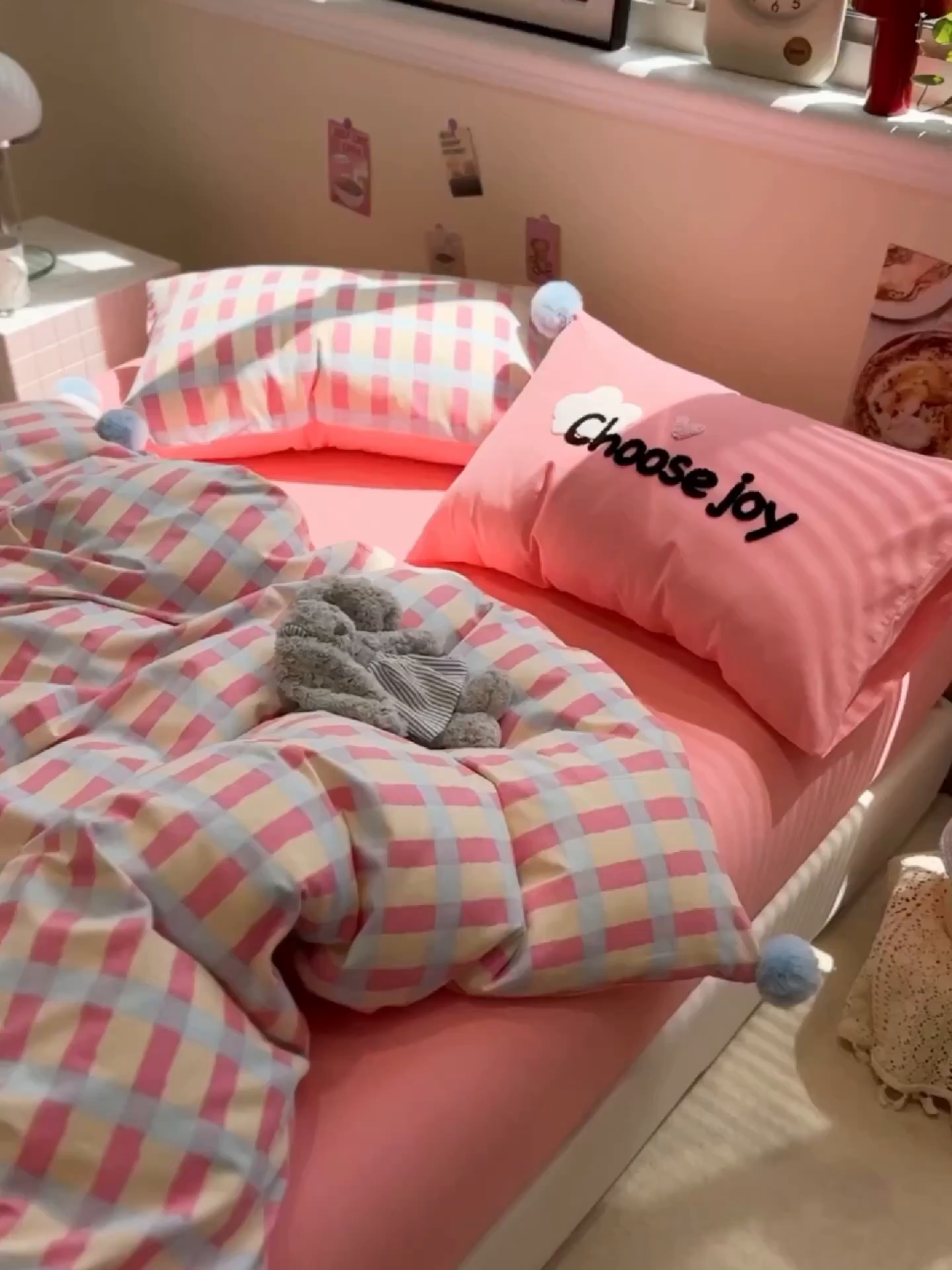 91家纺网 家纺一手货源 找家纺 呗旺鹿 2025新款全棉磨毛球球工艺款四件套 粉芭乐