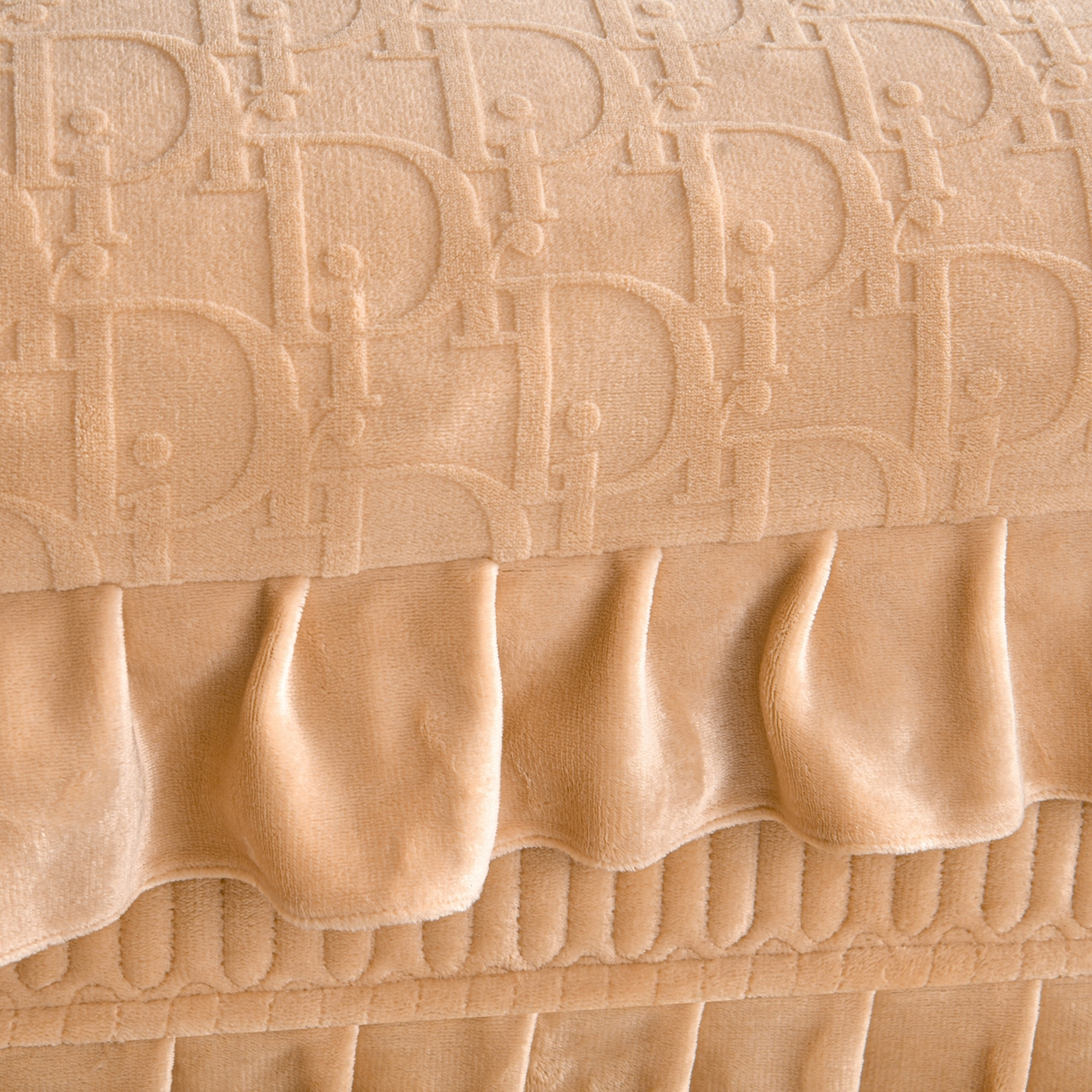 91家纺网 家纺一手货源 找家纺 赫本家纺  2025新款高克重纯色花边款雕花绒床盖款四件套 摩卡-咖