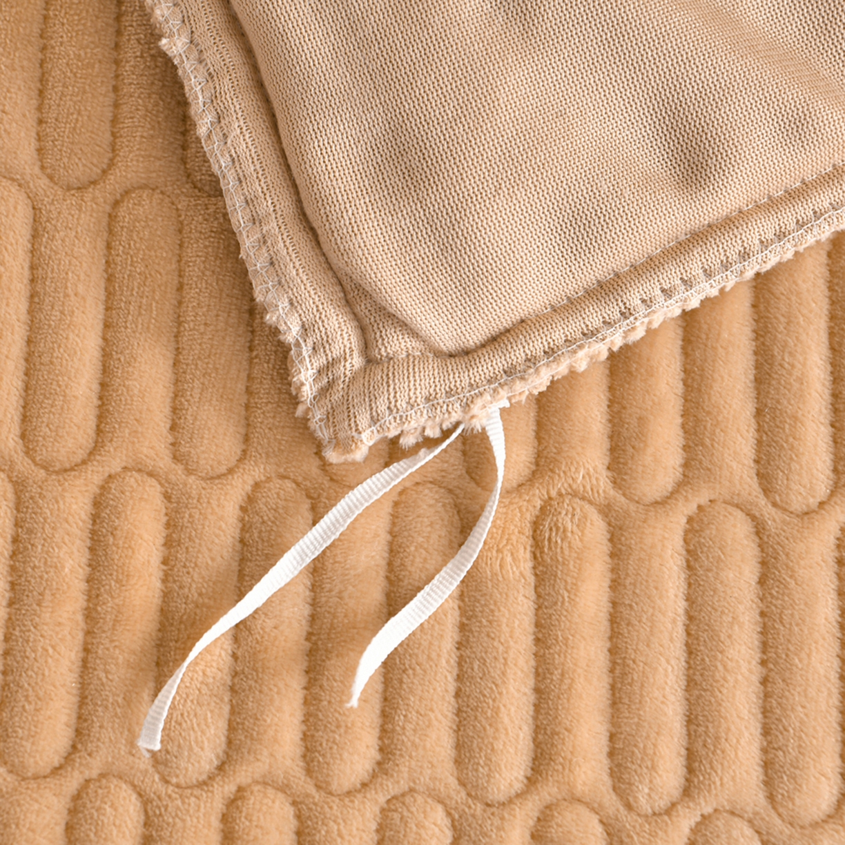 91家纺网 家纺一手货源 找家纺 赫本家纺  2025新款高克重纯色花边款雕花绒床盖款四件套 摩卡-咖