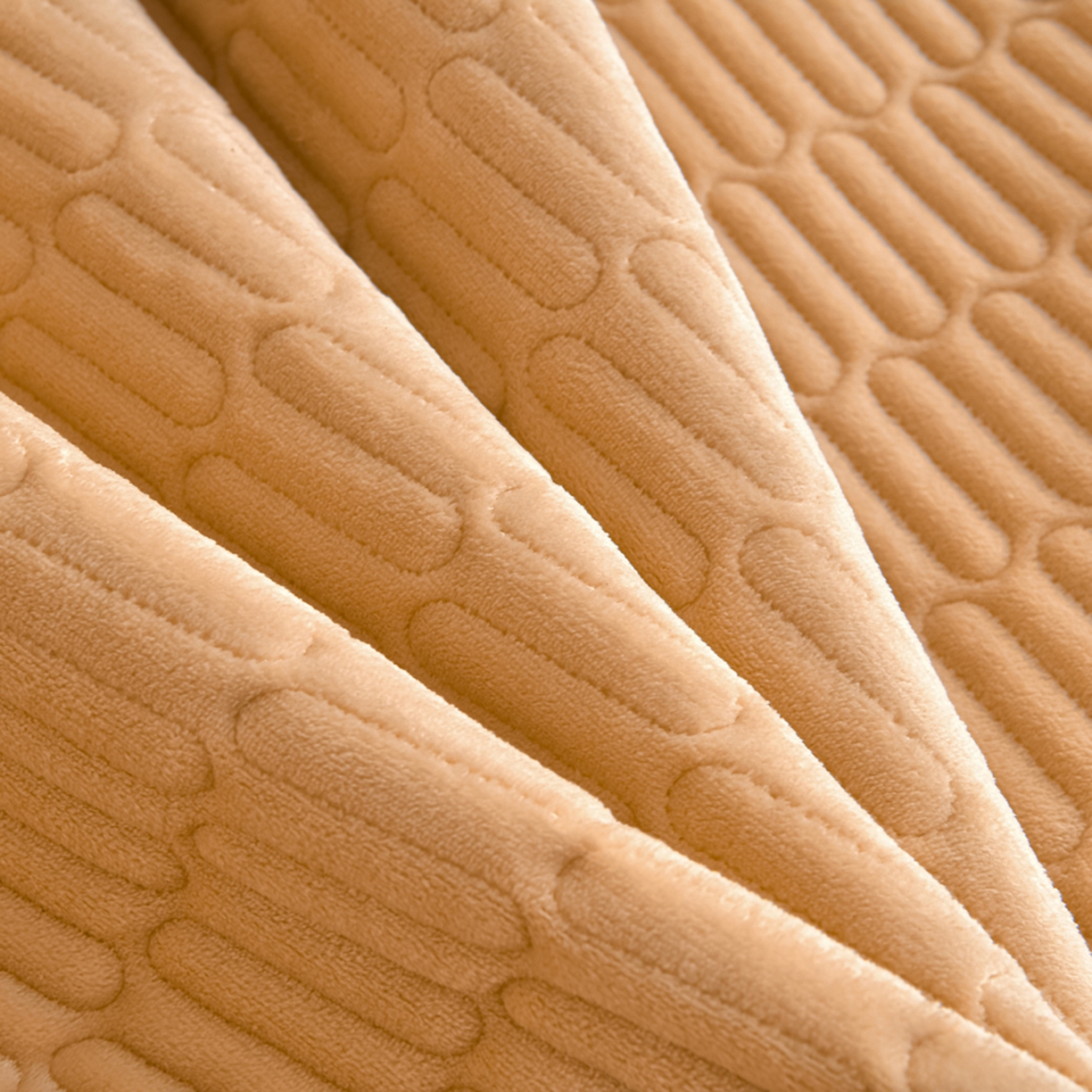 91家纺网 家纺一手货源 找家纺 赫本家纺  2025新款高克重纯色花边款雕花绒床盖款四件套 繁花-咖