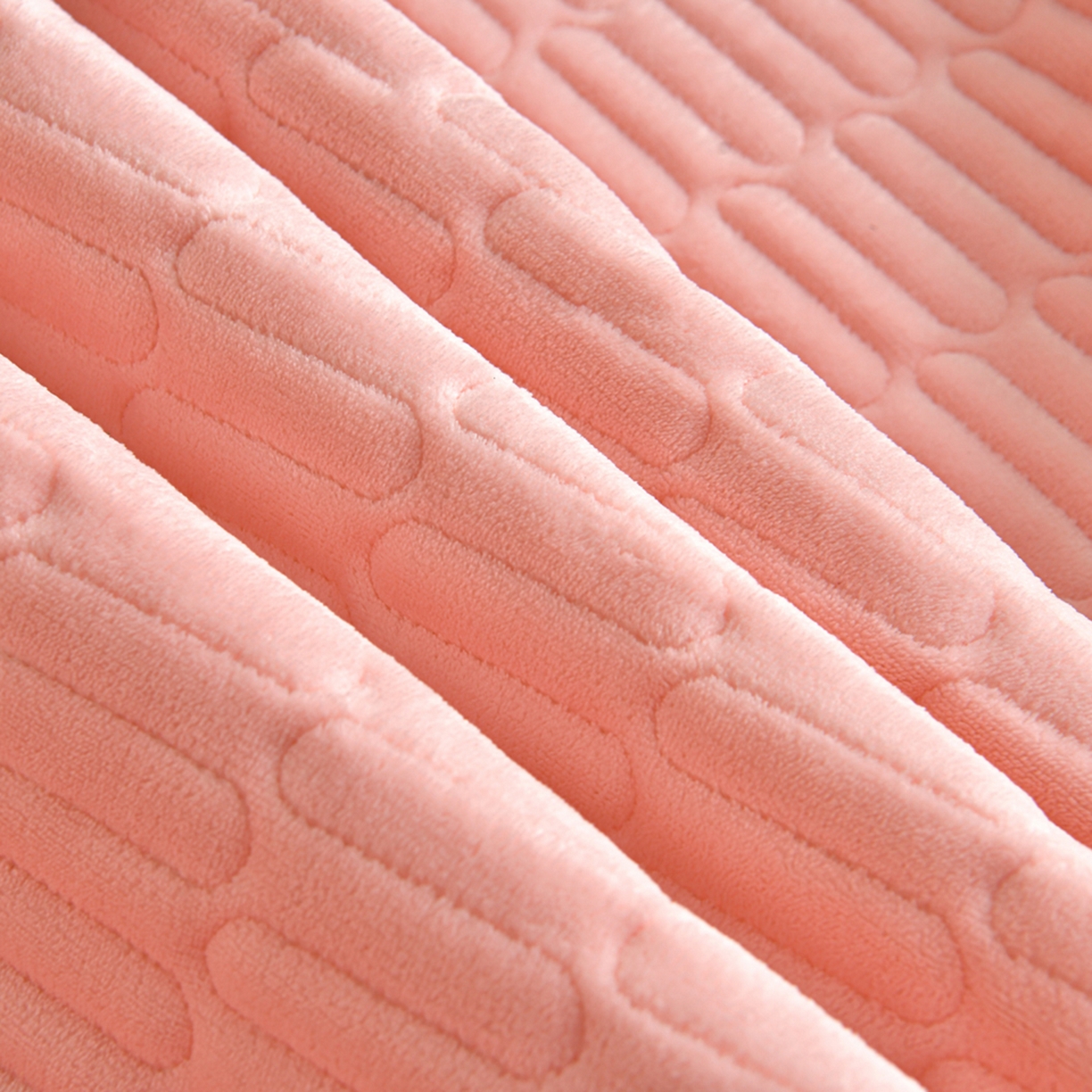 91家纺网 家纺一手货源 找家纺 赫本家纺  2025新款高克重纯色花边款雕花绒床盖款四件套 繁花-粉