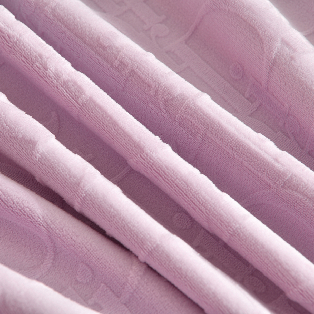 91家纺网 家纺一手货源 找家纺 赫本家纺  2025新款高克重纯色花边款雕花绒床盖款四件套 摩卡-紫