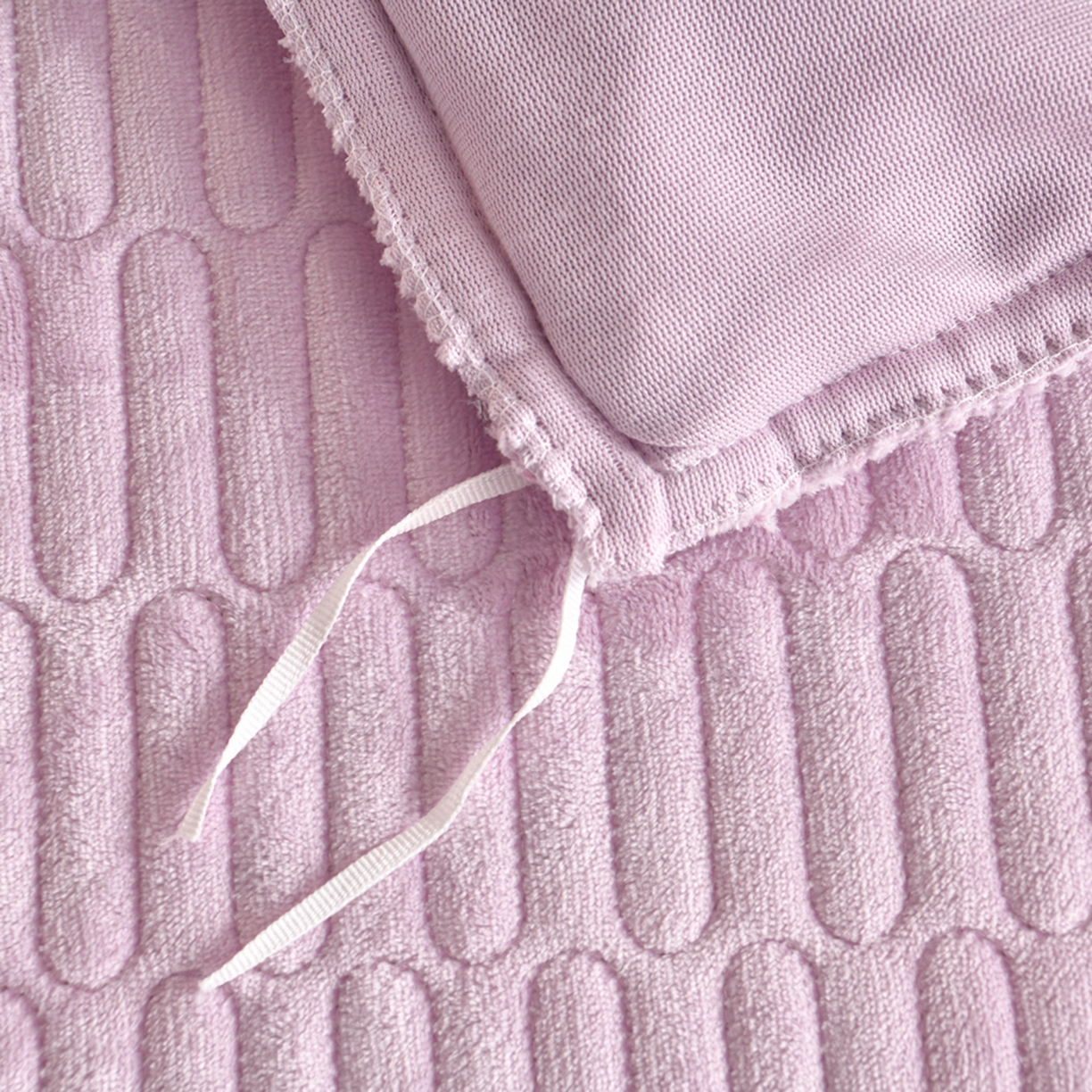 91家纺网 家纺一手货源 找家纺 赫本家纺  2025新款高克重纯色花边款雕花绒床盖款四件套 摩卡-紫