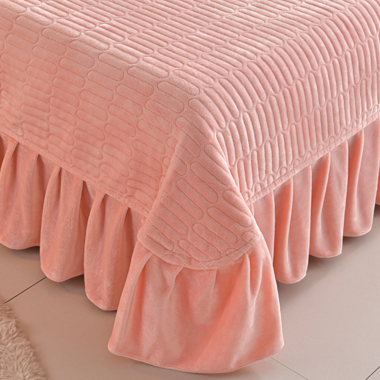 91家纺网 家纺一手货源 找家纺 （总）赫本家纺  2025新款高克重纯色花边款雕花绒床盖款四件套