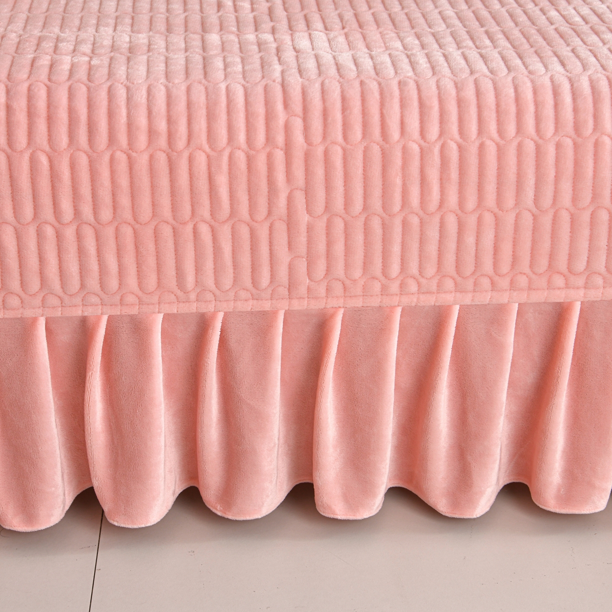 91家纺网 家纺一手货源 找家纺 （总）赫本家纺  2025新款高克重纯色花边款雕花绒床盖款四件套