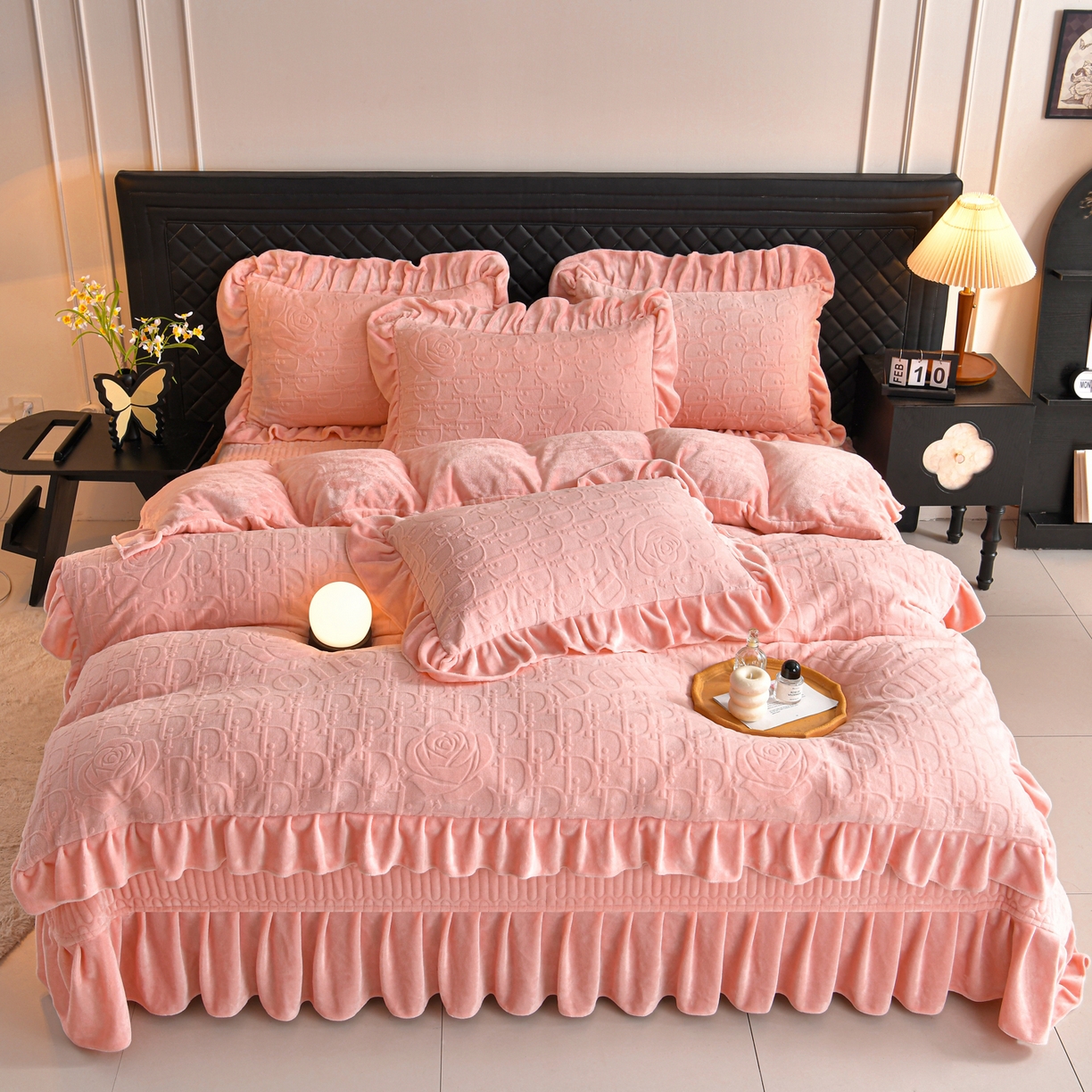 91家纺网 家纺一手货源 找家纺 （总）赫本家纺  2025新款高克重纯色花边款雕花绒床盖款四件套